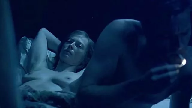Une ado fraîche aime le sexe anal dur avec une énorme film porno amateur complet bite