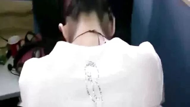 Elkie mignonne ligotée film x amateur francais et bâillonnée par son maître pour s'amuser