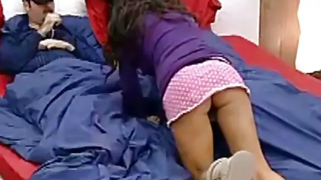 Cette film sex amateur gratuit nana travaille dur dans ses émissions de cam