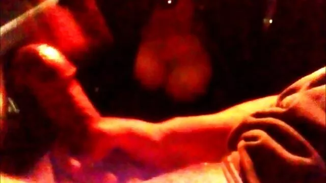 MONTRÉ film xxx amateur MOI TES BIJOUX