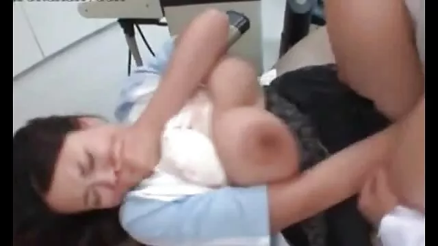 Deux porno amateur streaming lesbiennes chaudes essayant une petite bite